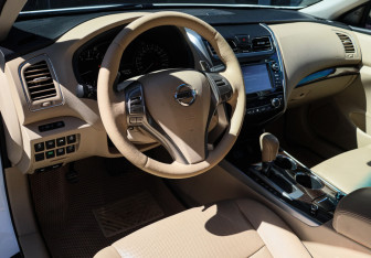 Подержанный автомобиль Nissan Teana 2014 года (13 фото)
