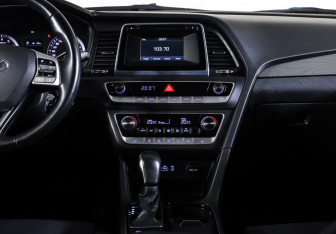 Подержанный автомобиль Hyundai Sonata 2019 года (14 фото)