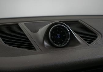 Подержанный автомобиль Porsche Macan 2019 года (12 фото)