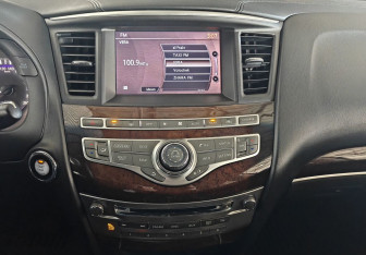 Подержанный автомобиль Infiniti QX60 2016 года (15 фото)