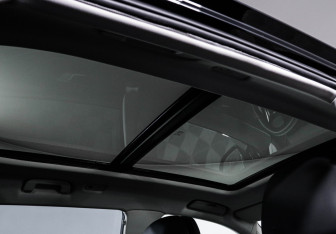 Подержанный автомобиль Hongqi HS5 2023 года (17 фото)