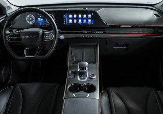 Подержанный автомобиль Omoda C5 2024 года (12 фото)