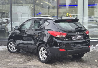Подержанный автомобиль Hyundai ix35 2012 года (6 фото)