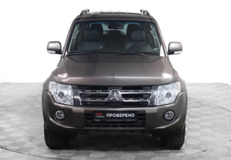 Подержанный автомобиль Mitsubishi Pajero 2012 года (2 фото)