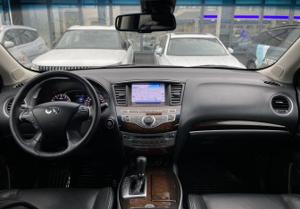 Подержанный автомобиль Infiniti JX 2013 года (11 фото)