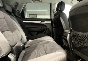 Подержанный автомобиль Kia Sorento 2015 года (12 фото)