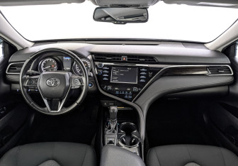 Подержанный автомобиль Toyota Camry Sedan 2019 года (14 фото)