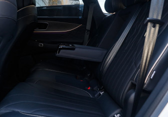 Подержанный автомобиль Jaecoo J8 2024 года (11 фото)