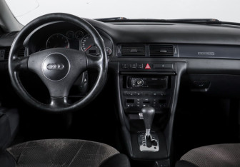 Подержанный автомобиль Audi A6 allroad 2004 года (12 фото)