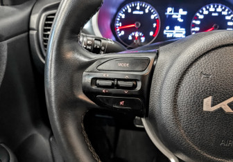 Подержанный автомобиль Kia Rio Hatchback 2021 года (23 фото)