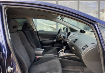 Подержанный автомобиль Honda Civic Sedan 2008 года (20 фото)