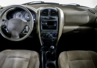 Подержанный автомобиль Hyundai Santa Fe 2001 года (11 фото)