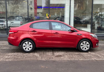 Подержанный автомобиль Kia Rio Sedan 2015 года (4 фото)