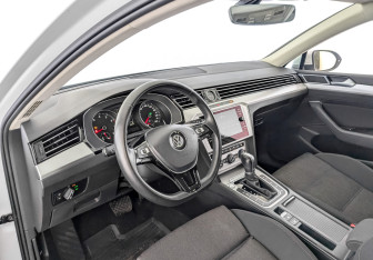 Подержанный автомобиль Volkswagen Passat Sedan 2019 года (16 фото)