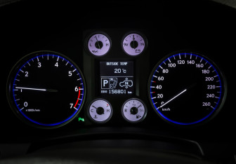 Подержанный автомобиль Lexus LX 2011 года (20 фото)