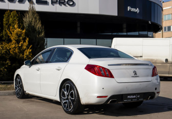 Подержанный автомобиль Peugeot 508 Sedan 2012 года (7 фото)