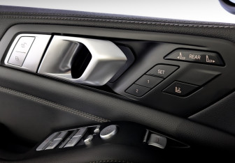 Подержанный автомобиль BMW X7 2019 года (22 фото)