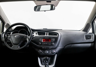 Подержанный автомобиль Kia Ceed Hatchback 2012 года (8 фото)