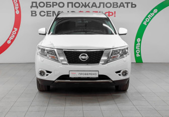 Подержанный автомобиль Nissan Pathfinder 2014 года (2 фото)