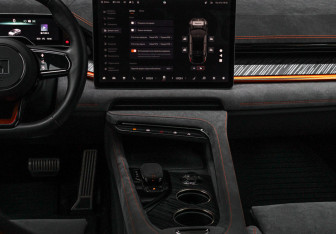 Подержанный автомобиль Zeekr 001 2023 года (17 фото)