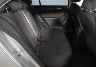 Подержанный автомобиль Volkswagen Jetta Sedan 2018 года (10 фото)