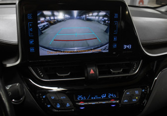 Подержанный автомобиль Toyota C-HR 2019 года (21 фото)