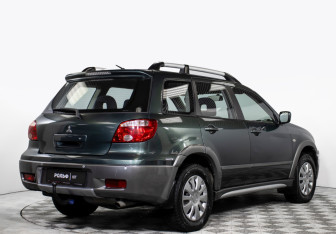 Подержанный автомобиль Mitsubishi Outlander 2006 года (4 фото)