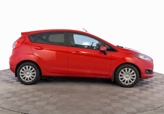 Подержанный автомобиль Ford Fiesta Hatchback 2016 года (4 фото)
