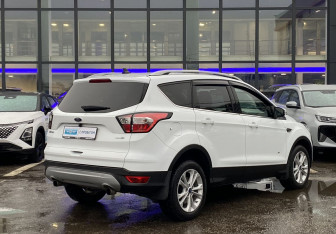 Подержанный автомобиль Ford Kuga 2018 года (5 фото)