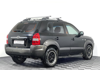 Подержанный автомобиль Hyundai Tucson 2006 года (5 фото)