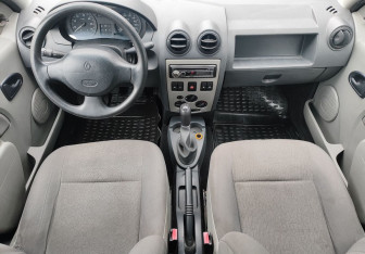 Подержанный автомобиль Renault Logan Sedan 2007 года (10 фото)