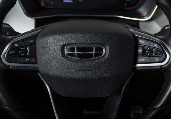 Подержанный автомобиль Geely Coolray 2021 года (11 фото)