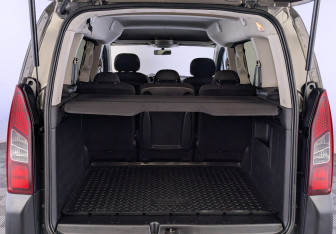 Подержанный автомобиль Peugeot Partner 2017 года (10 фото)