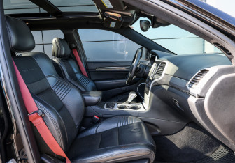 Подержанный автомобиль Jeep Grand Cherokee 2018 года (10 фото)