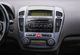 Подержанный автомобиль Kia Ceed Wagon 2009 года (14 фото)