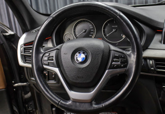 Подержанный автомобиль BMW X5 2014 года (17 фото)