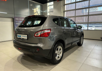 Подержанный автомобиль Nissan Qashqai 2011 года (4 фото)