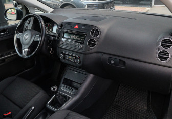 Подержанный автомобиль Volkswagen Golf Plus 2011 года (7 фото)