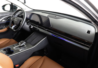 Подержанный автомобиль Omoda C5 2023 года (10 фото)