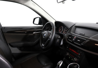 Подержанный автомобиль BMW X1 2013 года (9 фото)