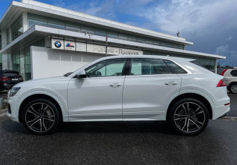 Подержанный автомобиль Audi Q8 2018 года (8 фото)