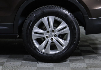 Подержанный автомобиль DongFeng AX7 2018 года (5 фото)