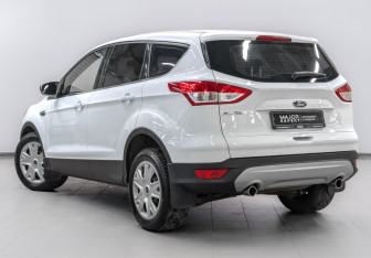 Подержанный автомобиль Ford Kuga 2015 года (7 фото)