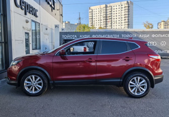 Подержанный автомобиль Nissan Qashqai 2017 года (8 фото)