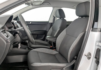 Подержанный автомобиль Skoda Rapid Liftback 2021 года (20 фото)