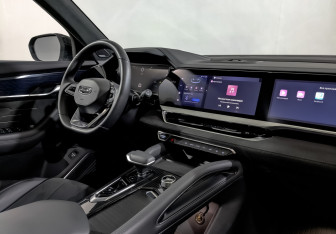 Подержанный автомобиль Geely Monjaro 2024 года (26 фото)