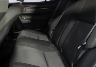 Подержанный автомобиль Toyota Corolla Sedan 2013 года (10 фото)