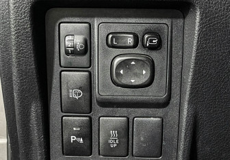 Подержанный автомобиль Toyota Land Cruiser Prado 2015 года (16 фото)