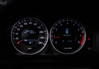 Подержанный автомобиль Volvo V60 2011 года (10 фото)