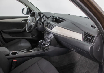 Подержанный автомобиль BMW X1 2013 года (9 фото)